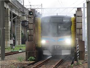 日進工場にてカーウォッシャー通過の様子