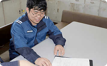 出勤、打合せの様子