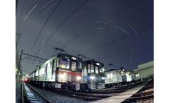 一面の星空と、日進工場内の鶴舞線、桜通線の車両です。