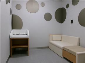 上前津駅おむつ交換台・授乳兼救護用ソファ